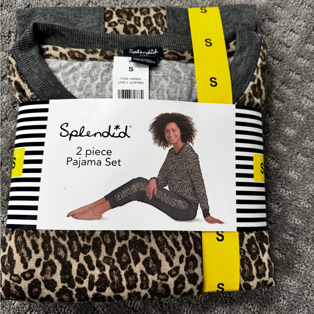 Splendid Leopard Print Lounge Set